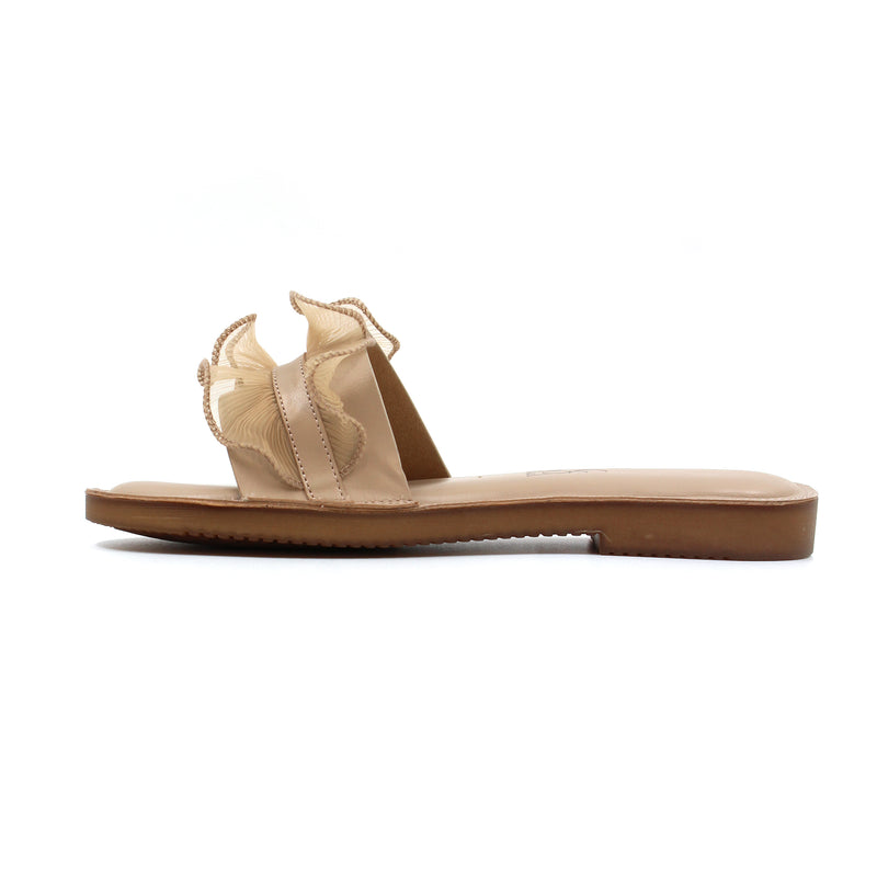 Crinkled round toe cushioned flats