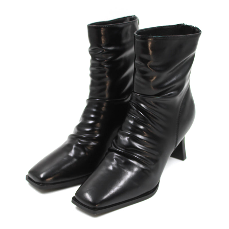 Modern rippled leather heel boots