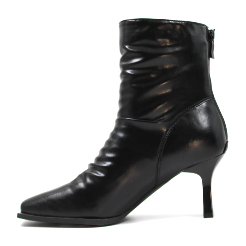 Modern rippled leather heel boots