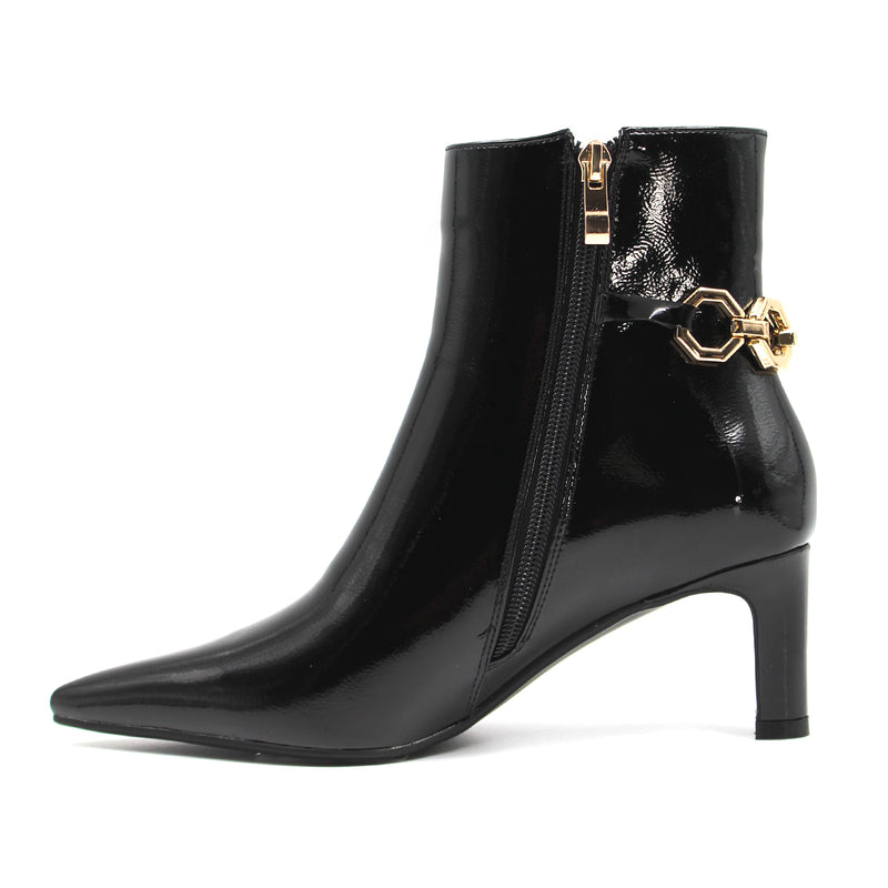 Pointed toe interlinked chain detail boots